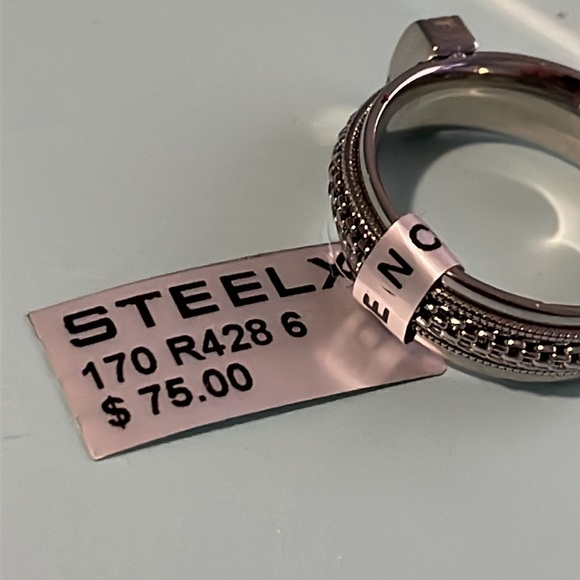 NWT STEELX BRAND SIZE 6 or 7 Ring with Cubic Zirconias - Picture 4 of 6